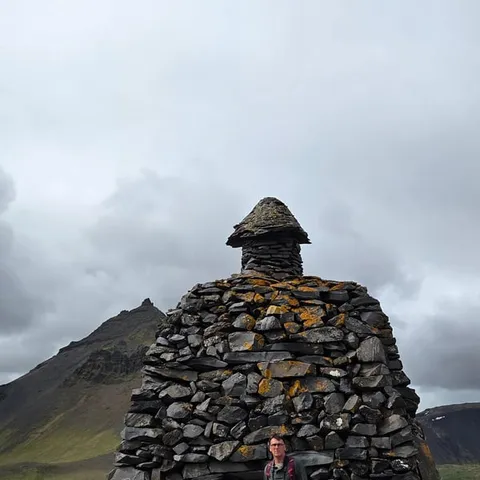 Stone statue of Bárður at Arnarstapi